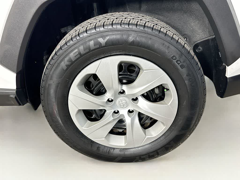 Used 2021 Toyota RAV4 LE FWD image 8