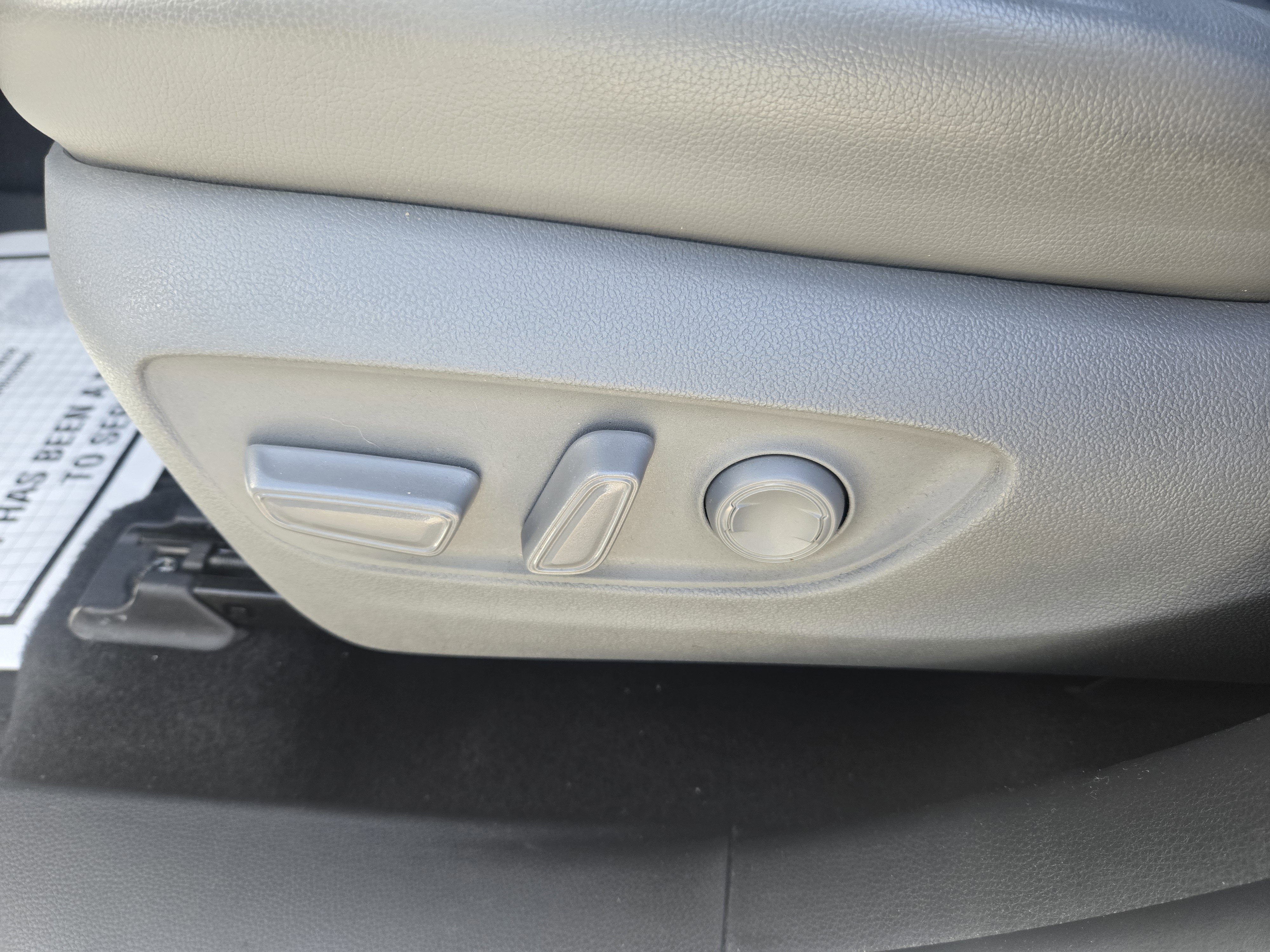 Used 2022 Toyota Highlander XLE AWD/4WD image 20