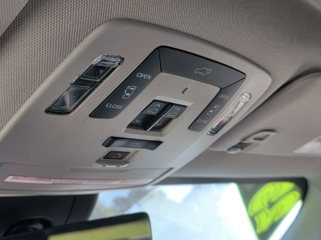 Used 2023 Toyota Sienna Limited AWD/4WD image 23
