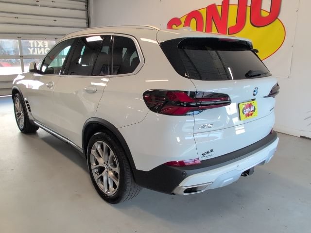 Used 2024 BMW X5 xDrive40i w/ Premium Package AWD/4WD image 3
