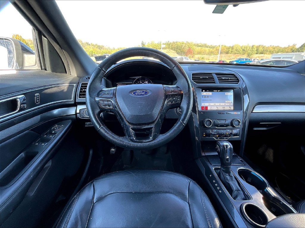 Certified 2018 Ford Explorer XLT w/ Equipment Group 202A FWD image 10