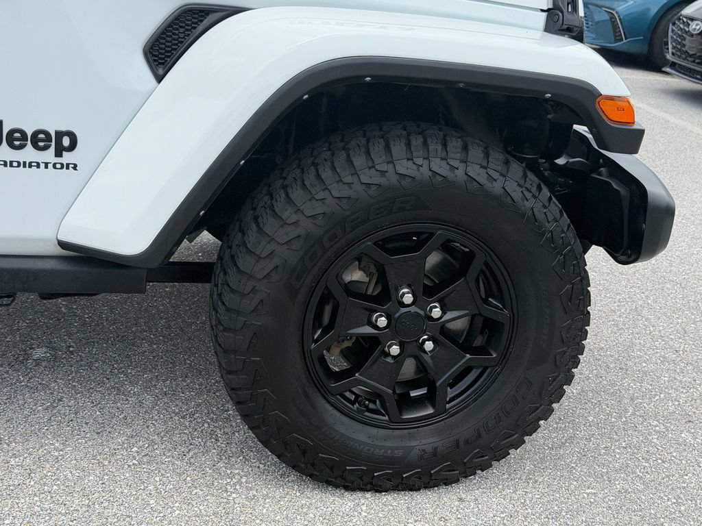 Used 2022 Jeep Gladiator Sport AWD/4WD image 9