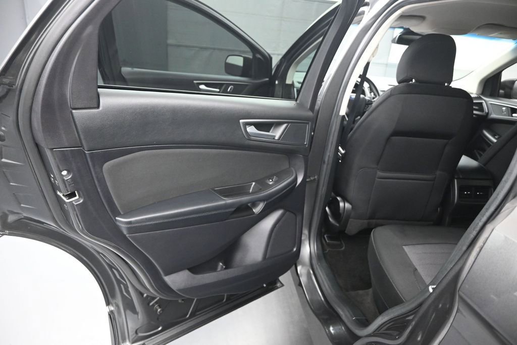 Certified 2019 Ford Edge SE FWD image 11