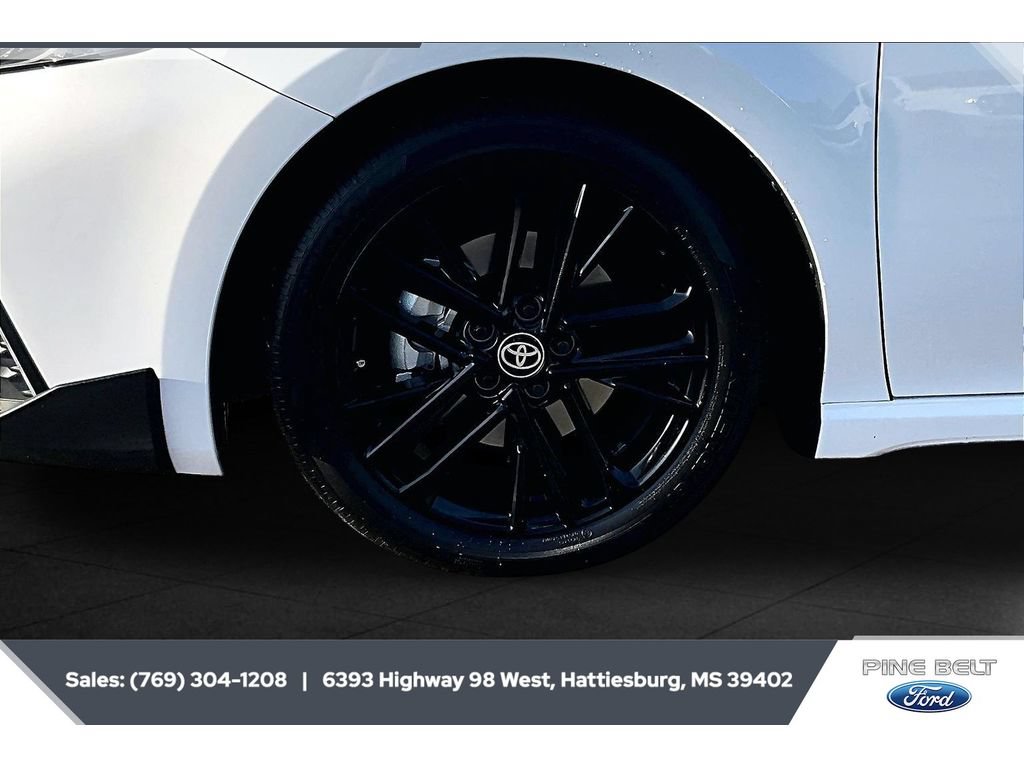 Used 2025 Toyota Camry SE w/ Convenience Package FWD image 7