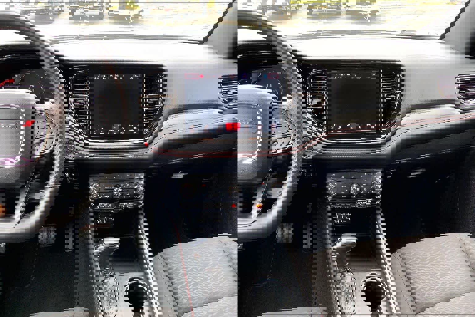 Used 2025 Dodge Durango GT w/ Blacktop Package image 8