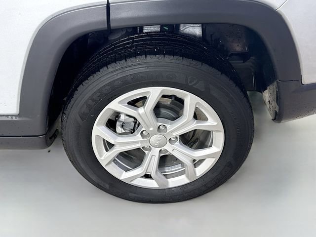 Used 2024 Jeep Compass Latitude image 27