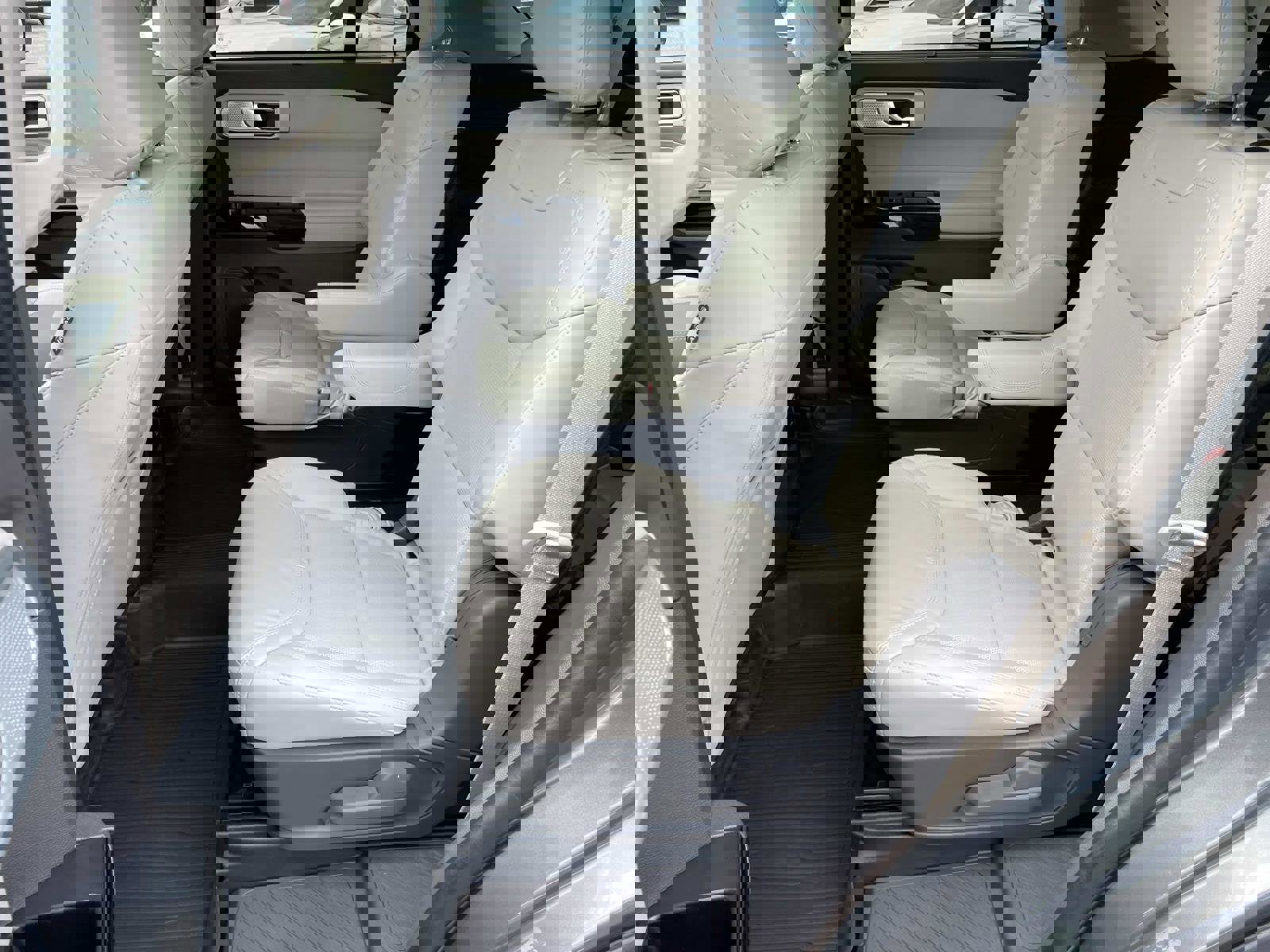 Certified 2023 Ford Explorer Platinum w/ Technology Package image 12