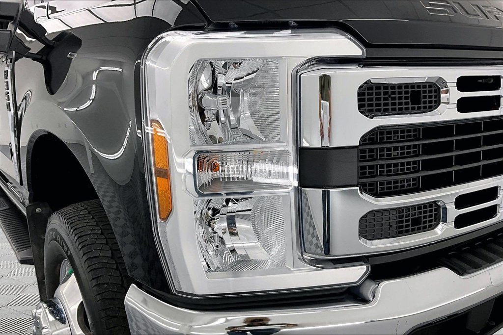 Certified 2025 Ford F350 XLT w/ 360-Degree Camera Package AWD/4WD image 30