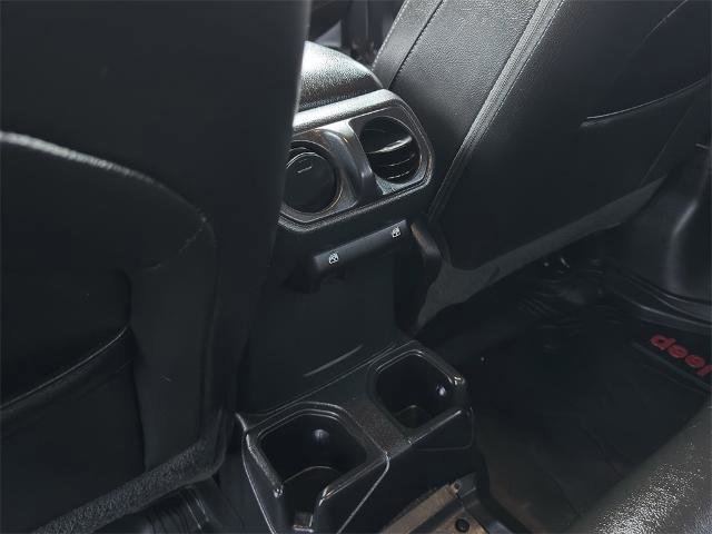 Used 2021 Jeep Gladiator Sport image 15