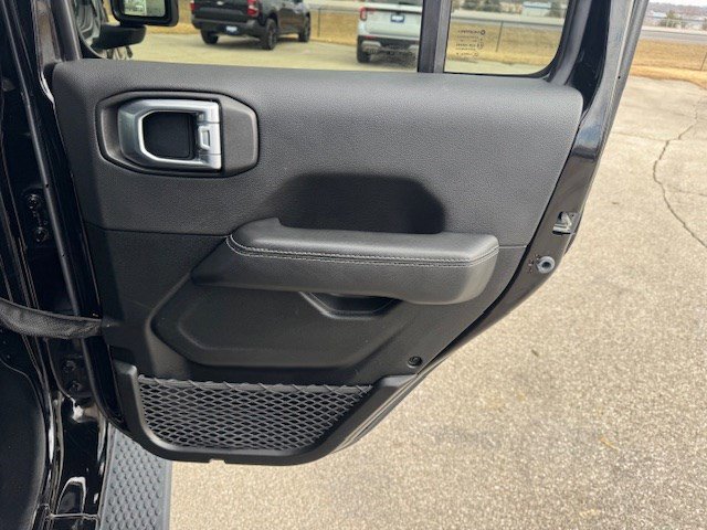 Used 2020 Jeep Wrangler Unlimited Sahara image 30
