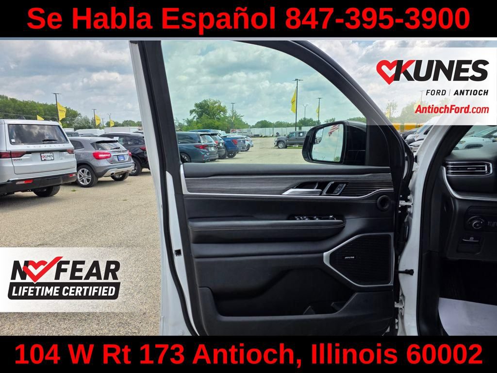 Used 2024 Jeep Wagoneer L Series II w/ Flexible Seating Group AWD/4WD image 19
