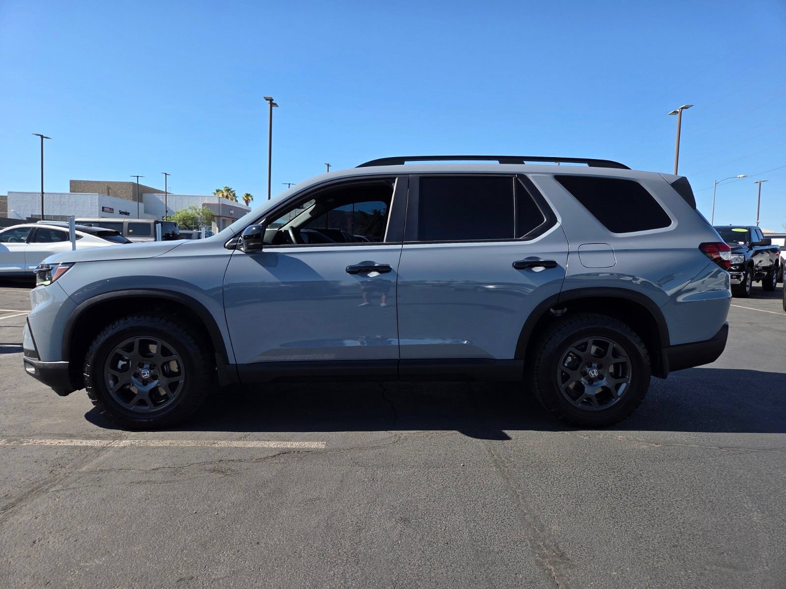 Used 2025 Honda Pilot TrailSport image 3