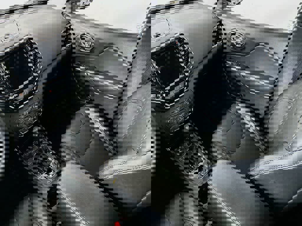 Used 2022 Jeep Cherokee Limited image 14