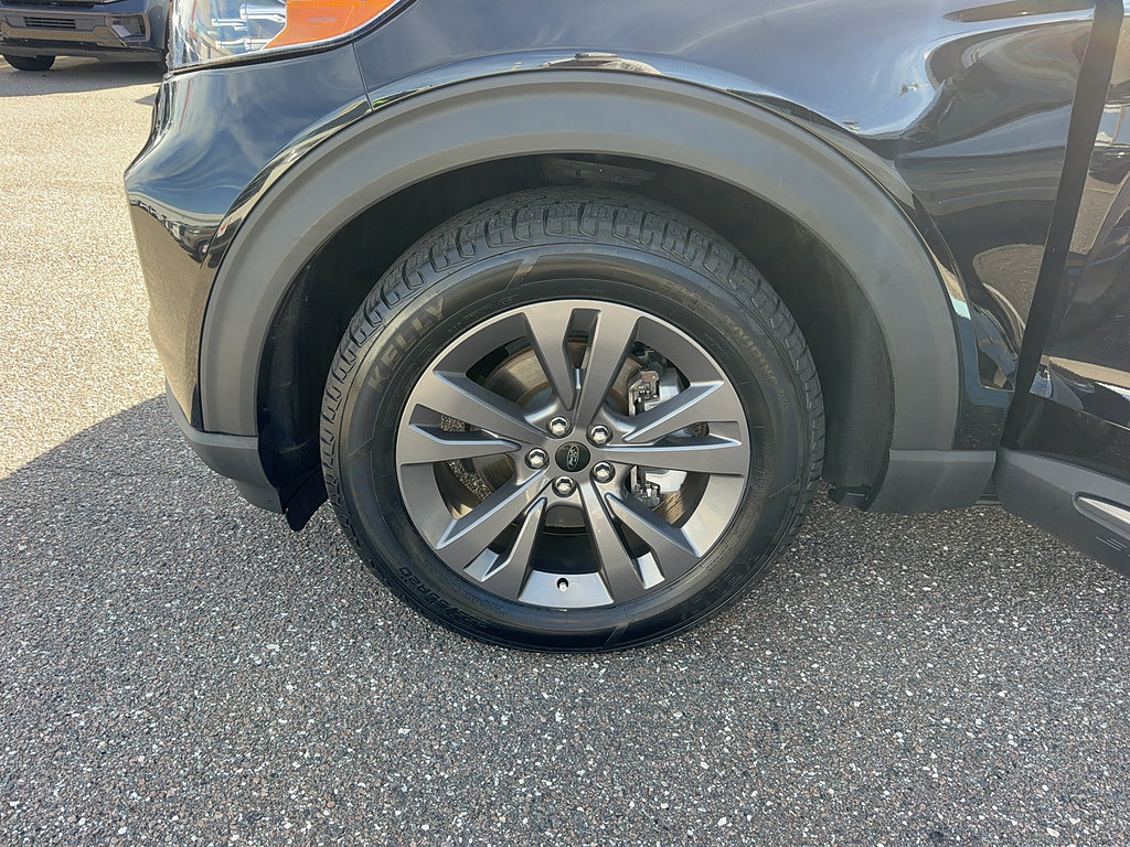 Certified 2024 Ford Explorer XLT w/ Equipment Group 202A RWD image 35