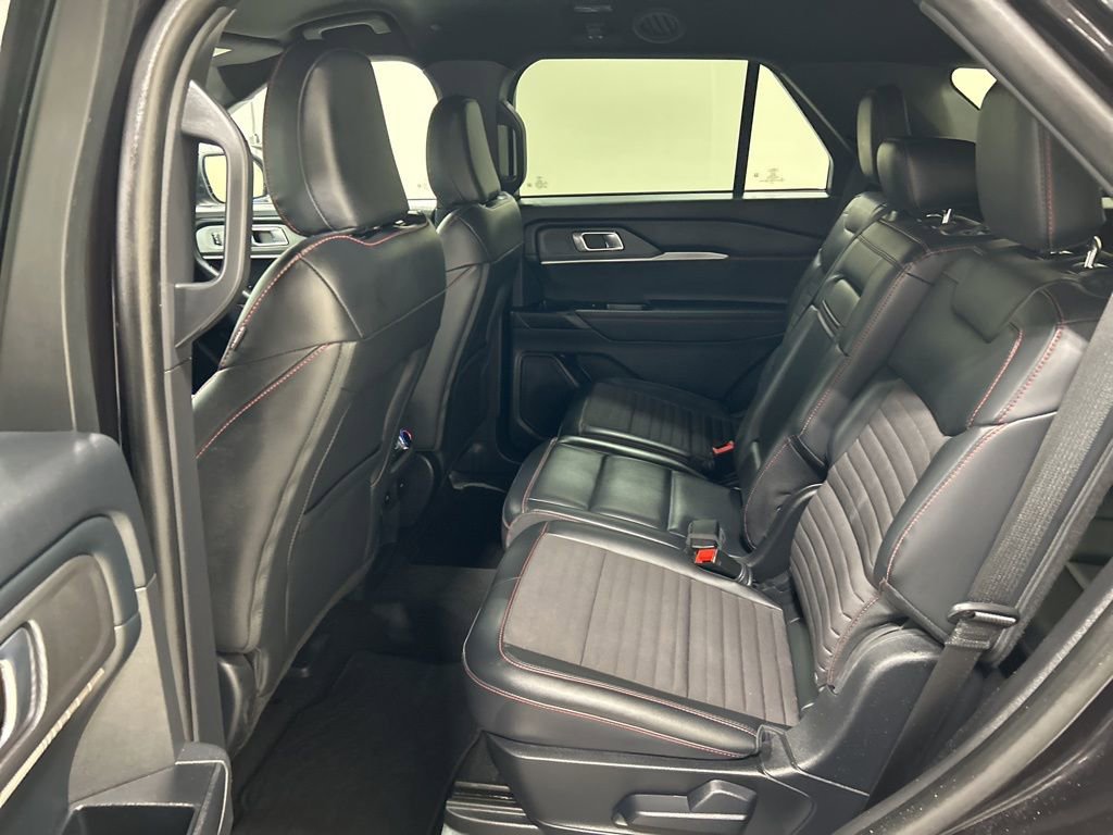 Certified 2025 Ford Explorer ST-Line w/ ST-Line Street Pack image 26