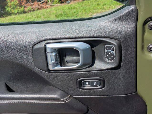 Used 2021 Jeep Wrangler Unlimited Rubicon AWD/4WD image 12