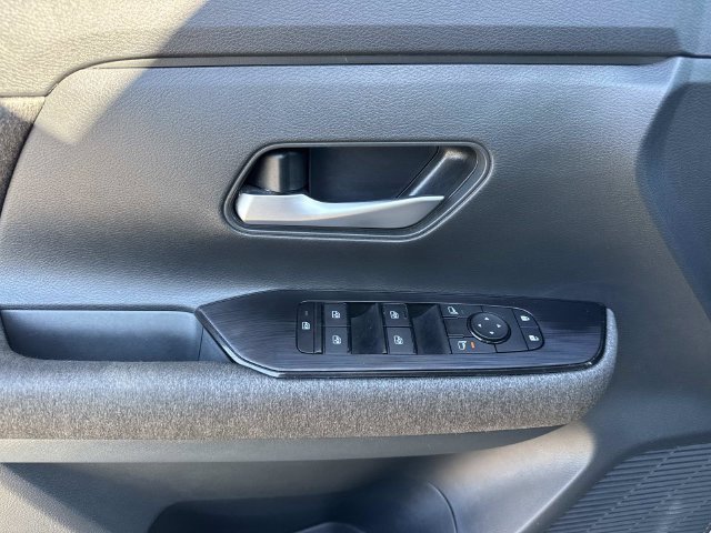 Used 2025 Nissan Kicks SV w/ SV Premium Package FWD image 21