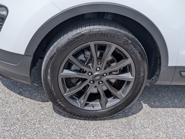 Certified 2019 Ford Explorer XLT w/ Equipment Group 202A AWD/4WD image 5