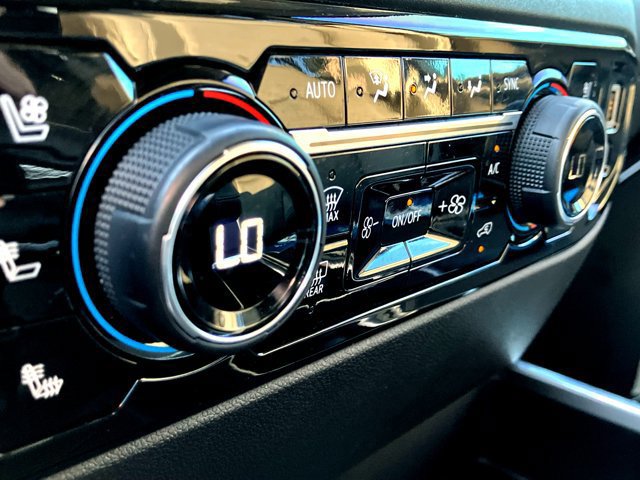 Used 2024 Chevrolet Silverado 1500 LTZ w/ Technology Package image 33