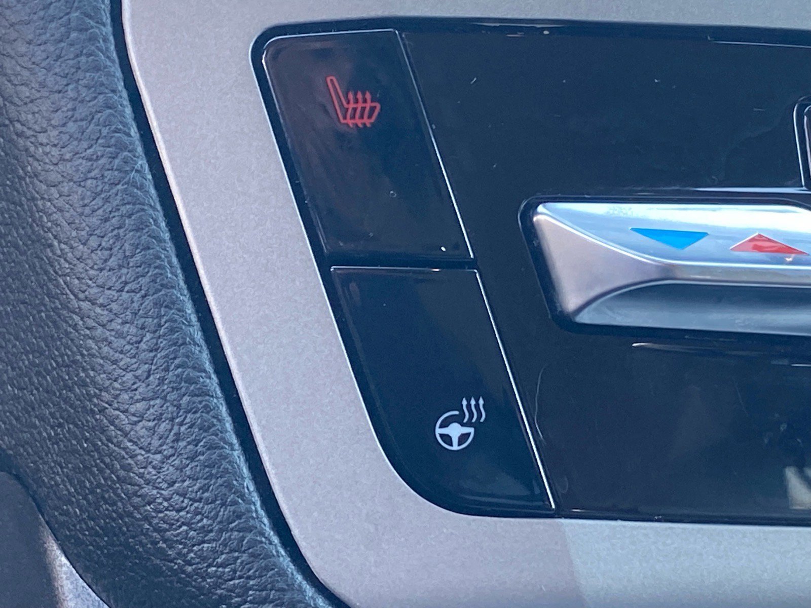 Certified 2023 Ford Explorer XLT w/ Equipment Group 202A image 17