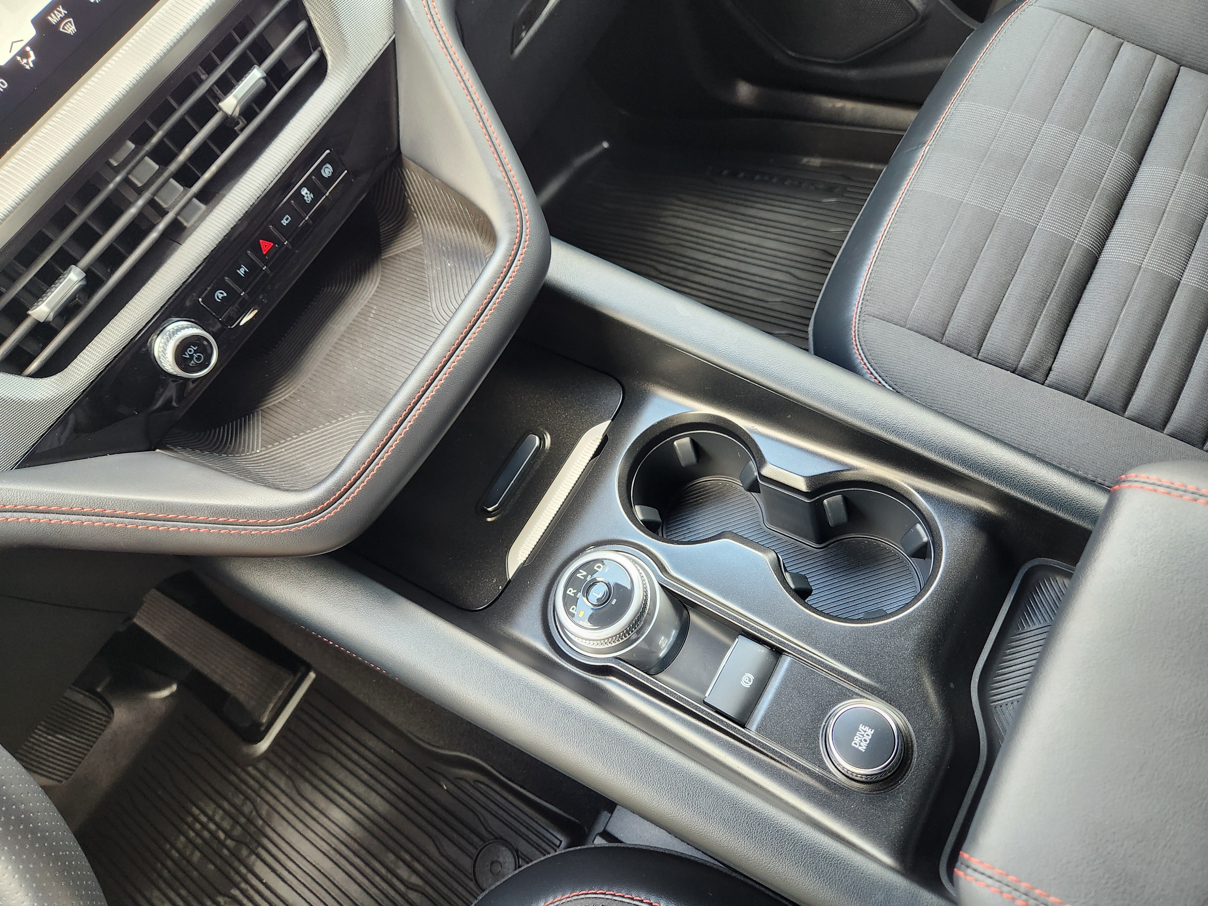 Certified 2025 Ford Explorer ST-Line AWD/4WD image 15