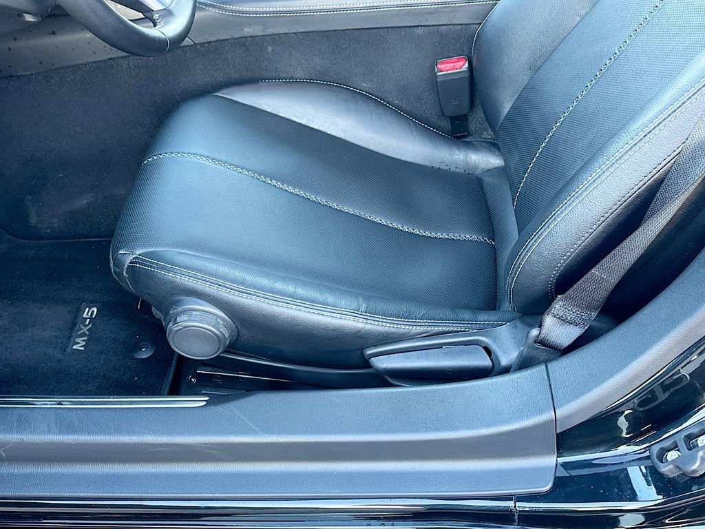 Used 2025 MAZDA MX-5 Miata Grand Touring w/ Weather Package image 9