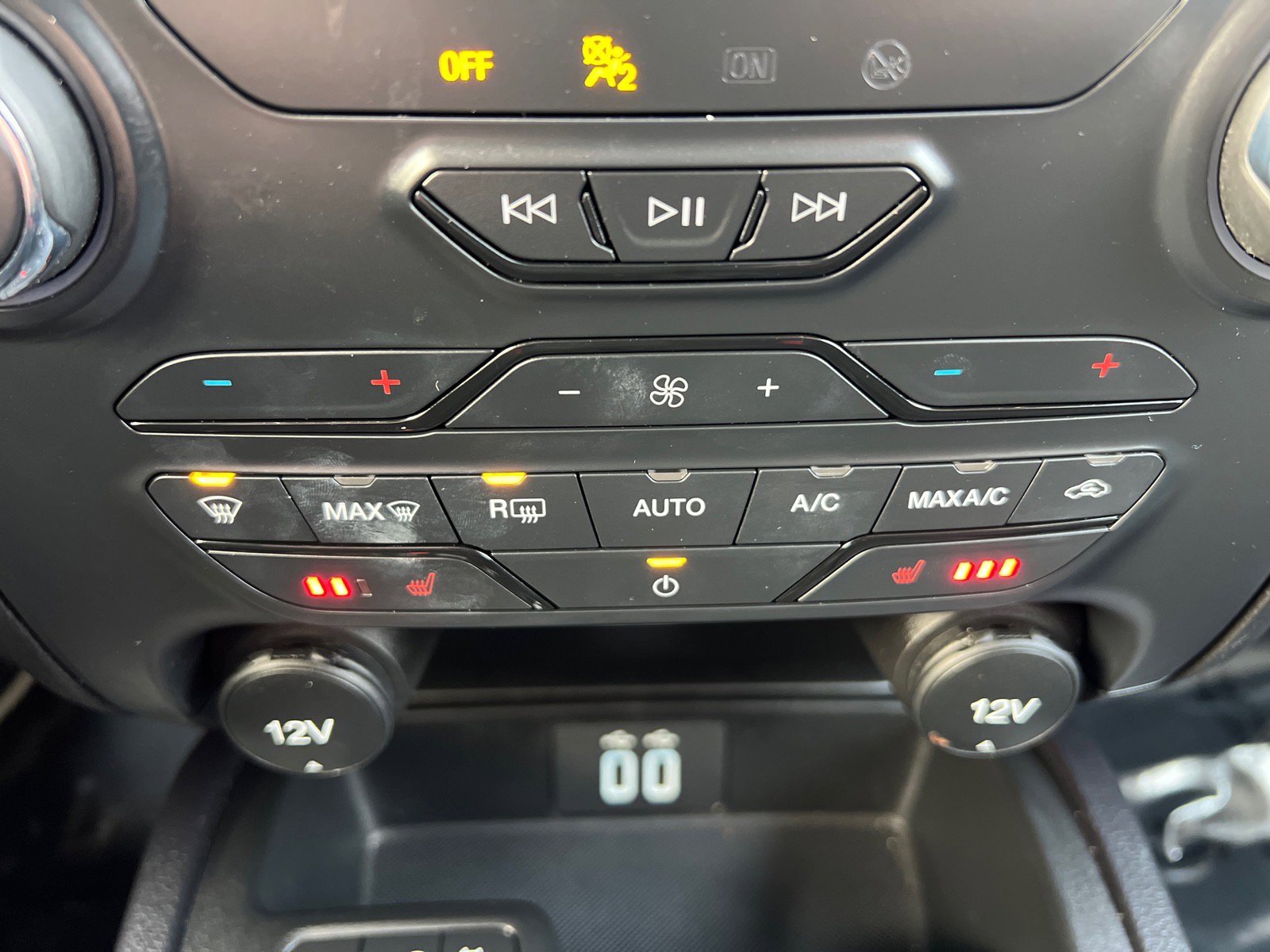 Certified 2023 Ford Ranger Lariat w/ Tremor Off-Road Package AWD/4WD image 18