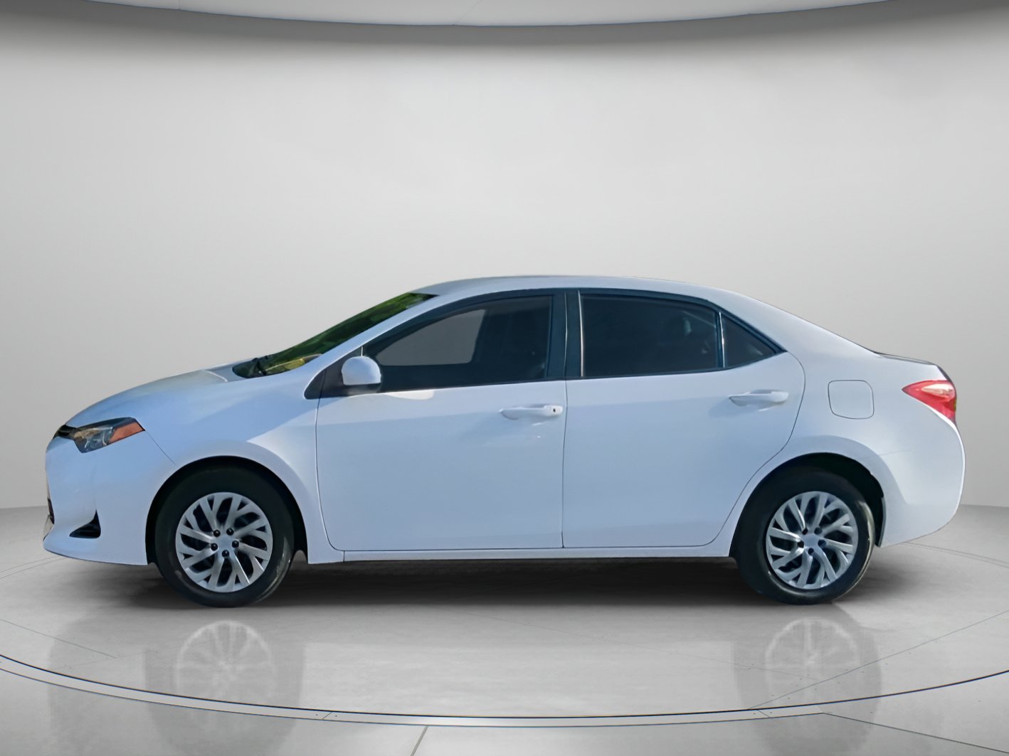 Used 2018 Toyota Corolla LE image 15