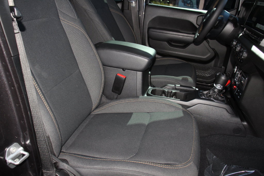 Used 2024 Jeep Wrangler Unlimited Sport AWD/4WD image 27