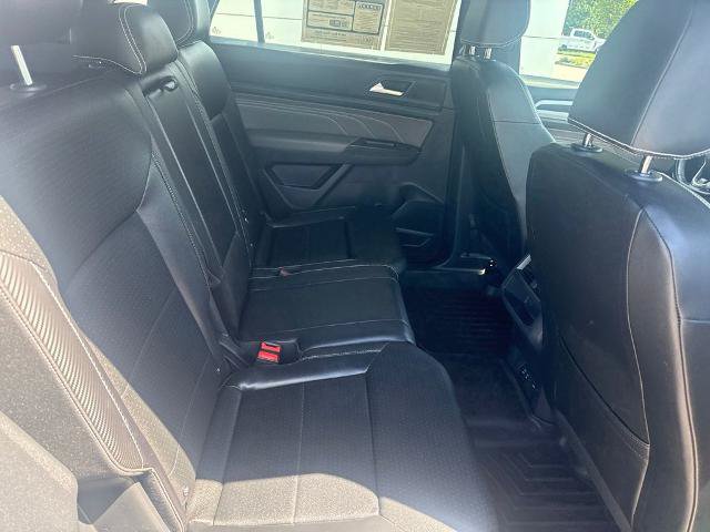Used 2023 Volkswagen Atlas Cross Sport SEL R-Line AWD/4WD image 31