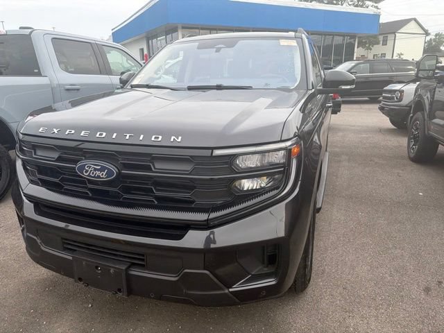 Certified 2025 Ford Expedition Active AWD/4WD image 7