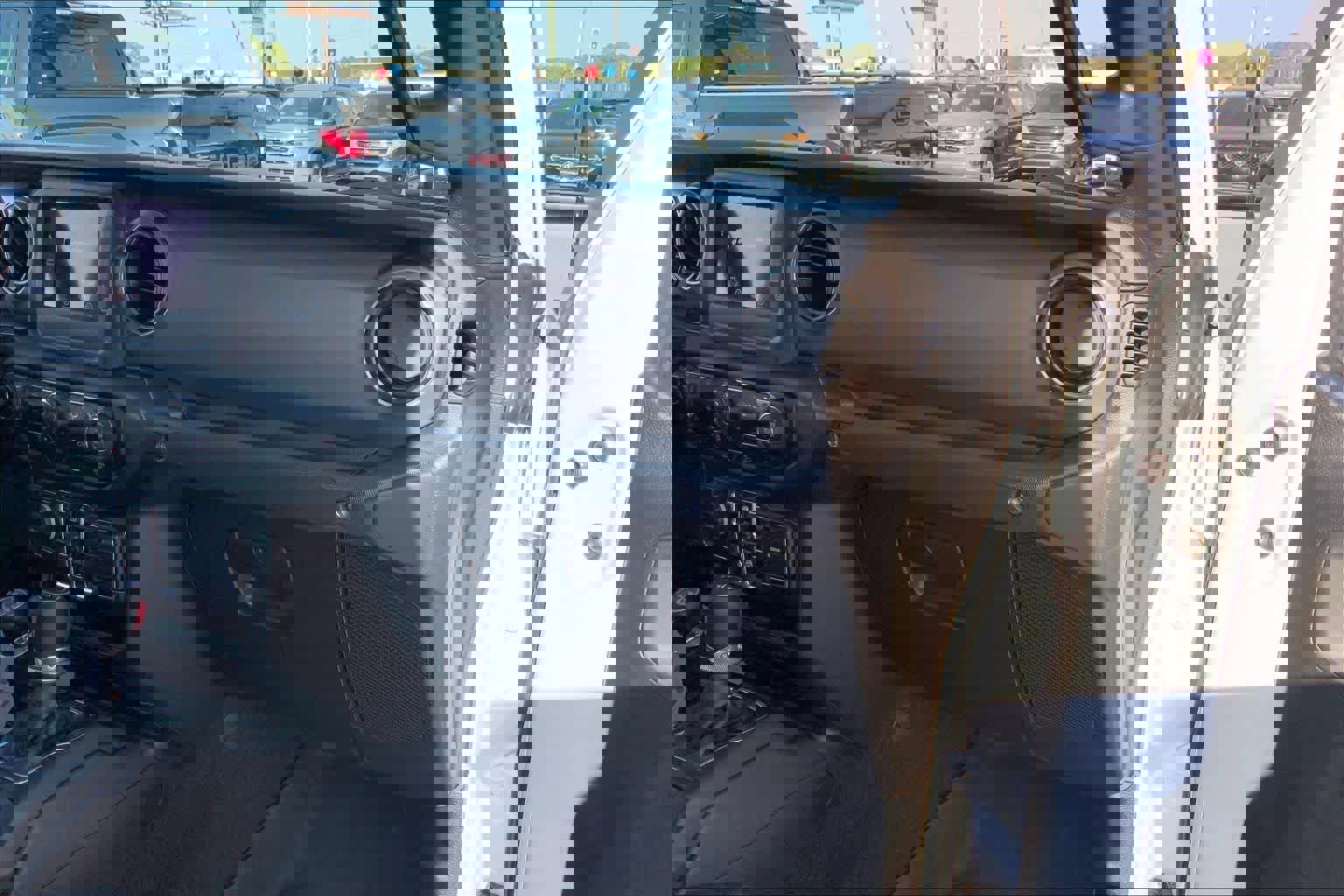 Used 2021 Jeep Gladiator Sport image 19