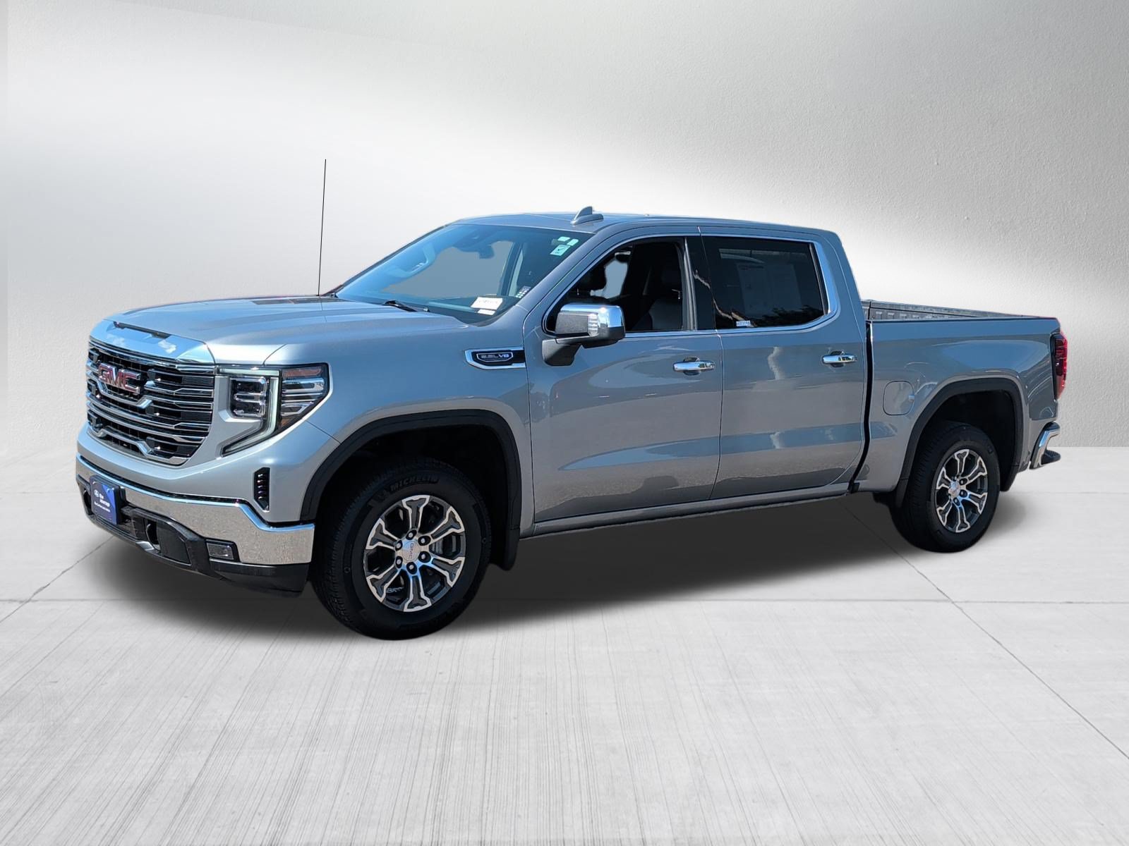 Used 2025 GMC Sierra 1500 SLT AWD/4WD image 3