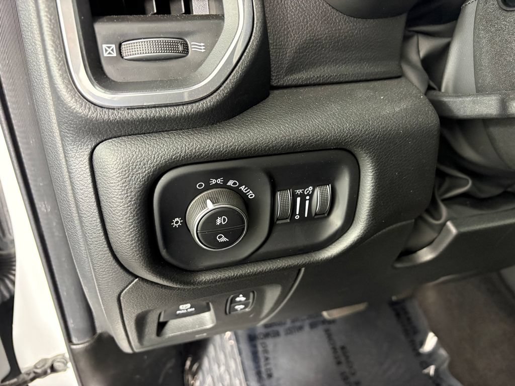 Used 2025 RAM 1500 Laramie AWD/4WD image 14
