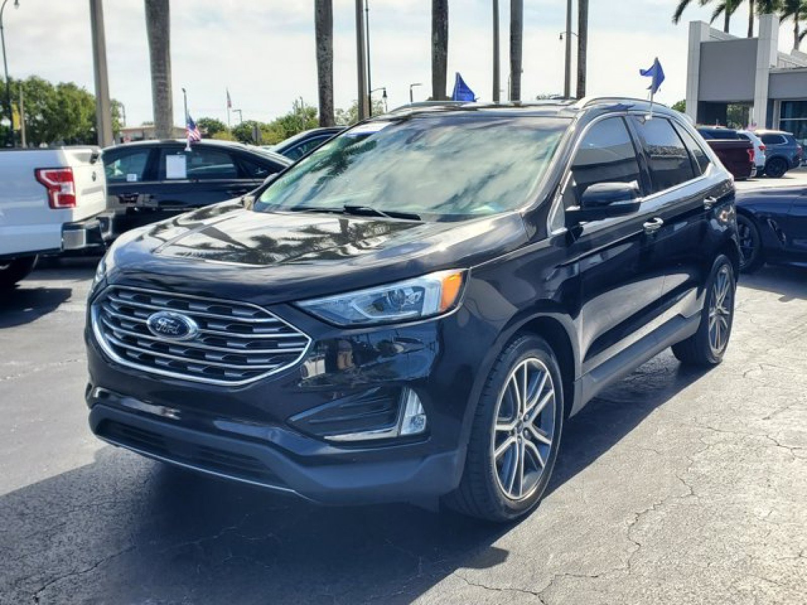 Certified 2019 Ford Edge Titanium image 3