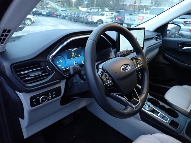 Certified 2025 Ford Escape Platinum image 14