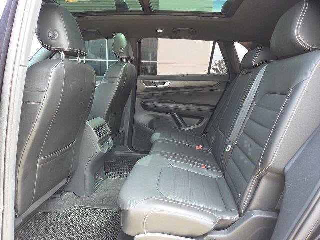 Used 2024 Volkswagen Atlas Cross Sport SEL R-Line AWD/4WD image 26
