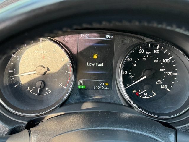 Used 2017 Nissan Rogue SV w/ SV Premium Package AWD/4WD image 6