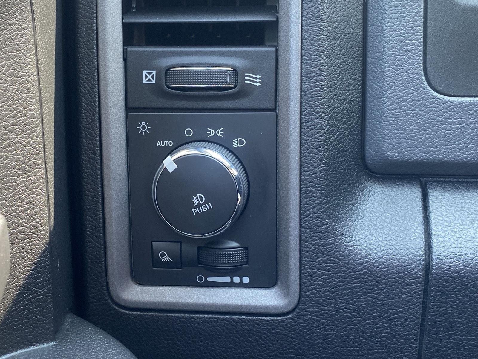 Used 2017 RAM 1500 Express AWD/4WD image 17