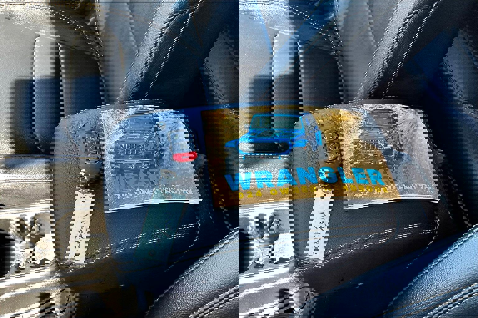 Used 2024 Jeep Wrangler Sahara w/ Technology Group AWD/4WD image 13