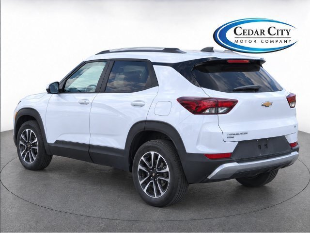 Used 2025 Chevrolet TrailBlazer LT AWD/4WD image 3