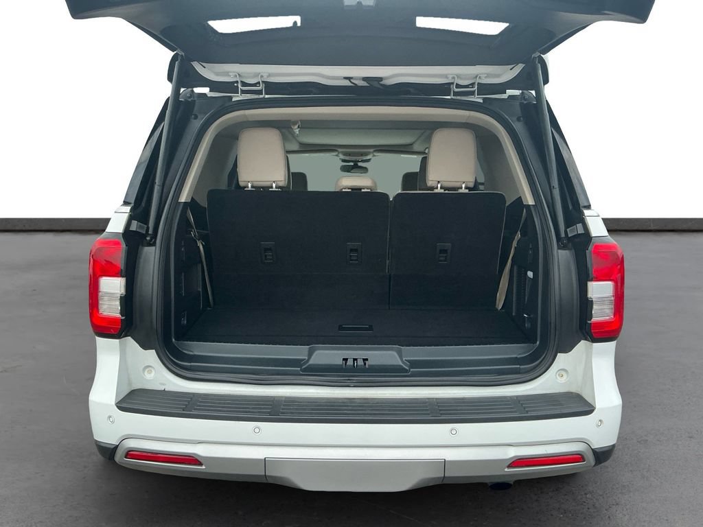 Certified 2024 Ford Expedition XLT RWD image 24