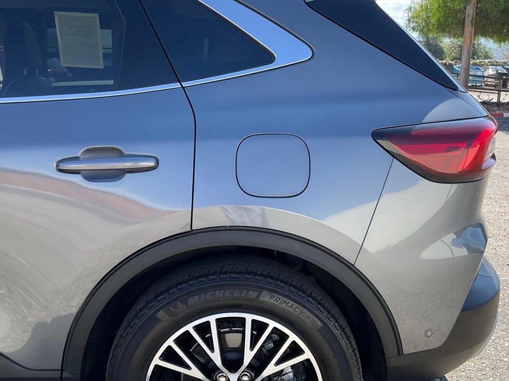 Certified 2024 Ford Escape SE w/ PHEV Premium Package FWD image 12