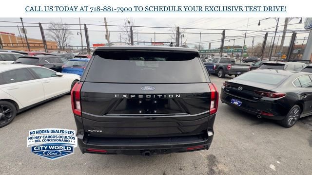 Certified 2025 Ford Expedition Active AWD/4WD image 3