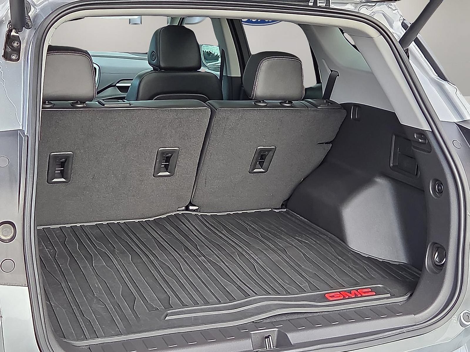 Used 2024 GMC Terrain SLT w/ Tech Package AWD/4WD image 8
