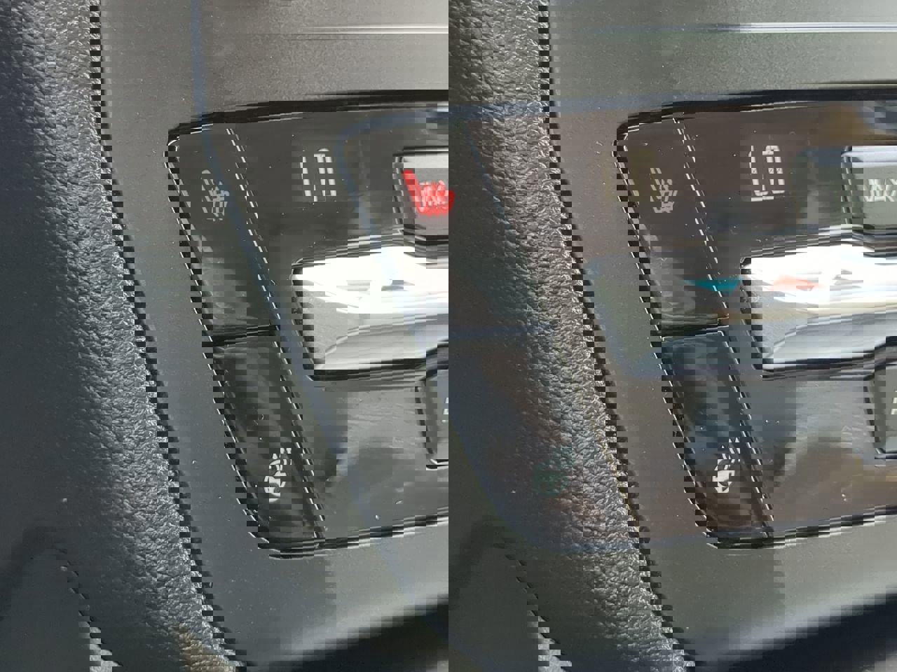 Certified 2020 Ford Explorer XLT w/ Equipment Group 202A image 21