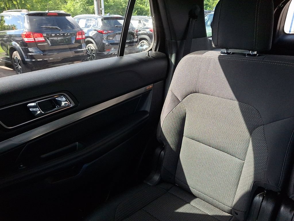 Certified 2018 Ford Explorer XLT w/ Equipment Group 201A AWD/4WD image 18