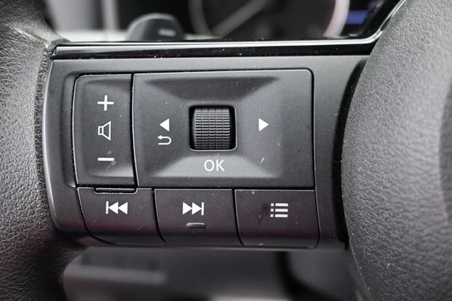 Used 2023 Nissan Rogue SV FWD image 17