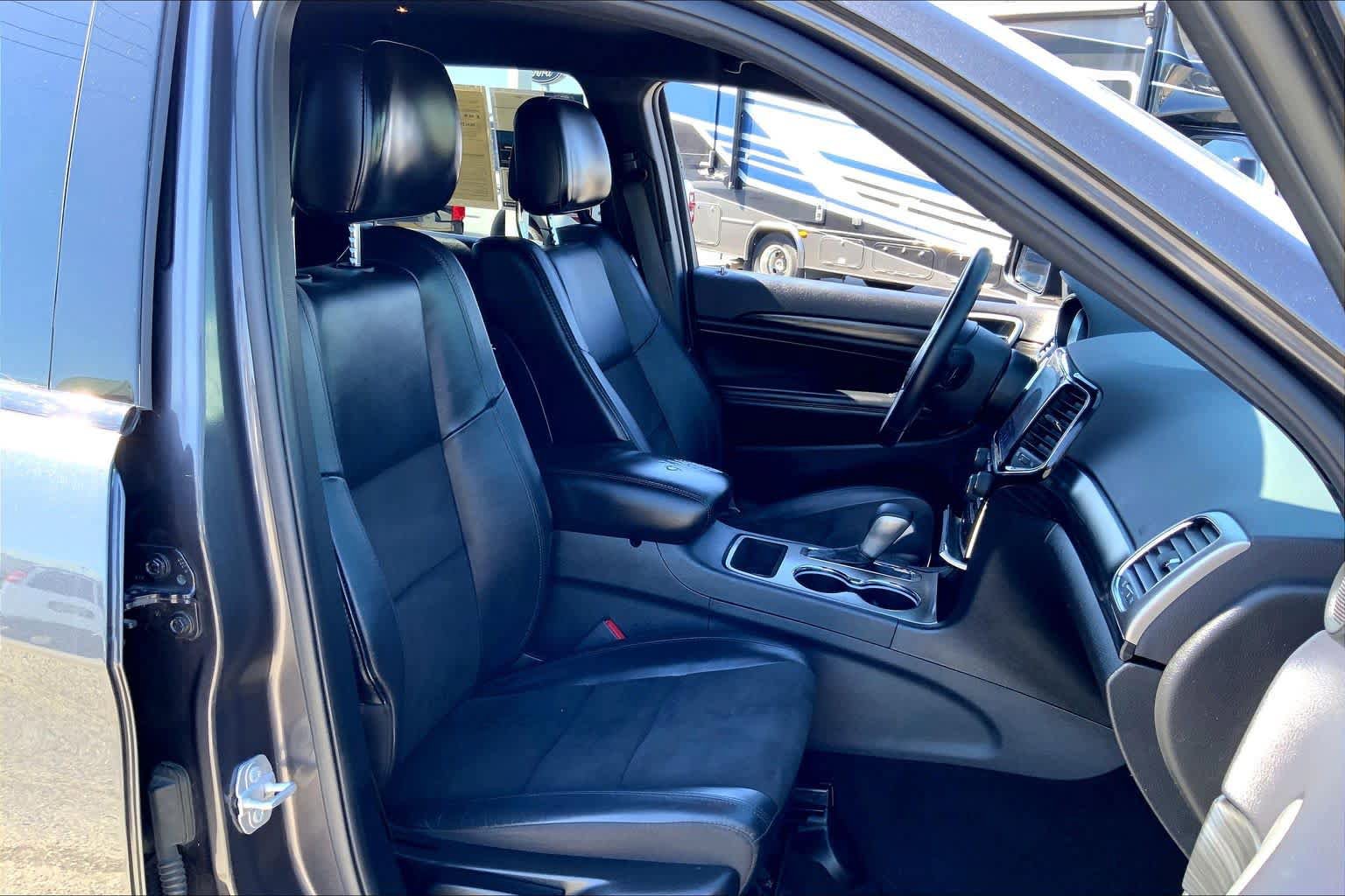 Used 2019 Jeep Grand Cherokee Altitude RWD image 9