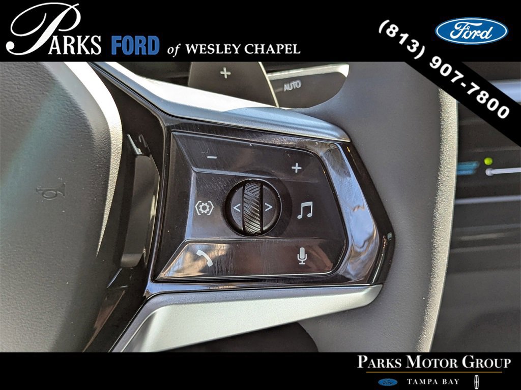 Used 2025 BMW 530i xDrive w/ Premium Package image 29